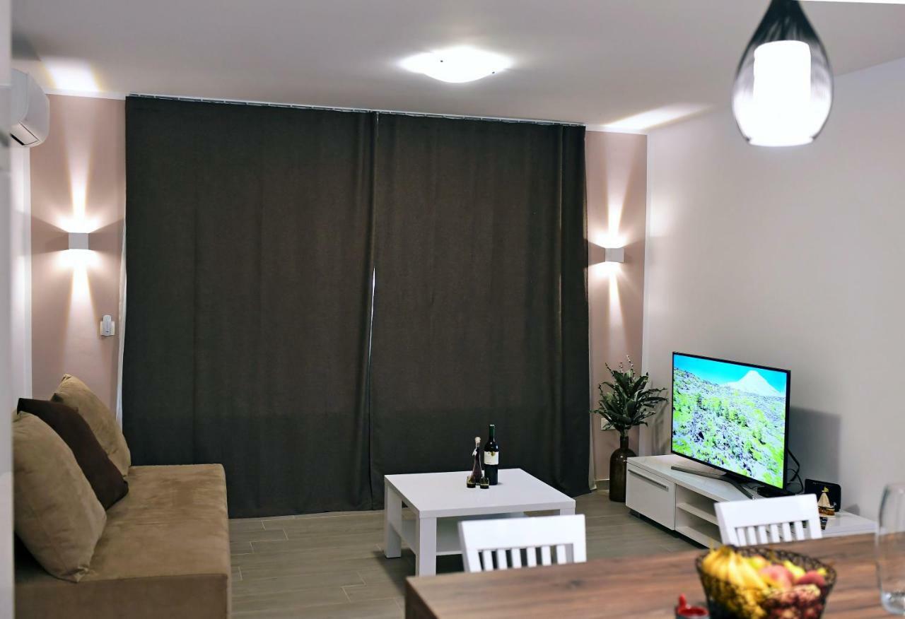 Apartment Luce Njivice Eksteriør billede