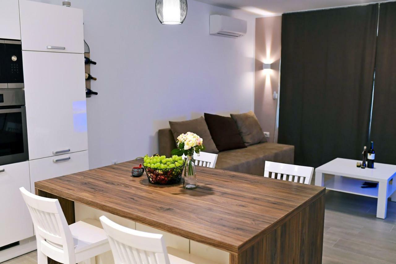 Apartment Luce Njivice Eksteriør billede